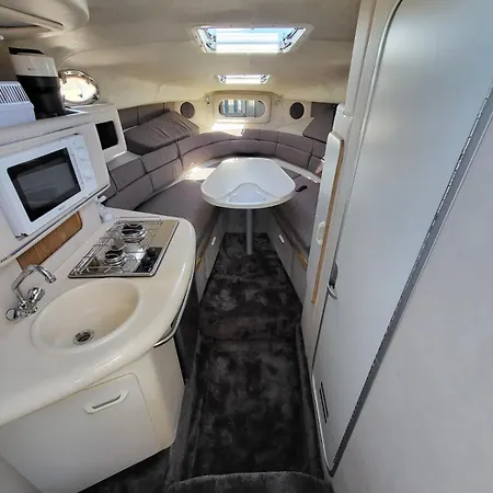 Hotel na wodzie Bateau B