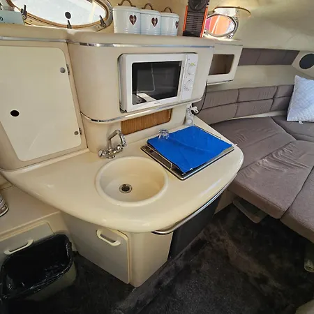 Bådhotel Bateau B *