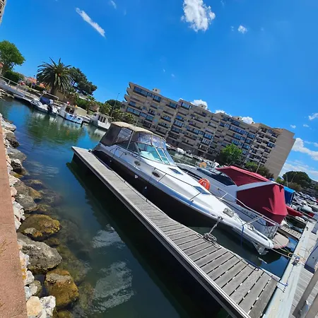 Bådhotel Bateau B